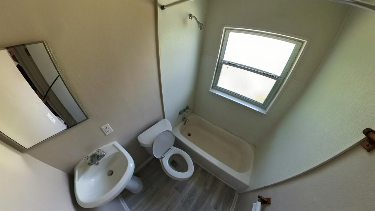 601 W Jackson St #601 - Photo 2 of 8