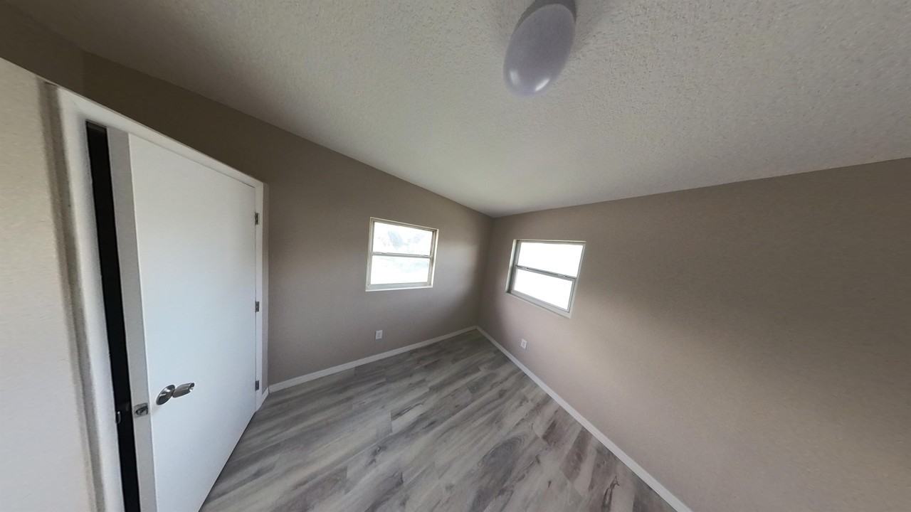 601 W Jackson St #601 - Photo 3 of 8