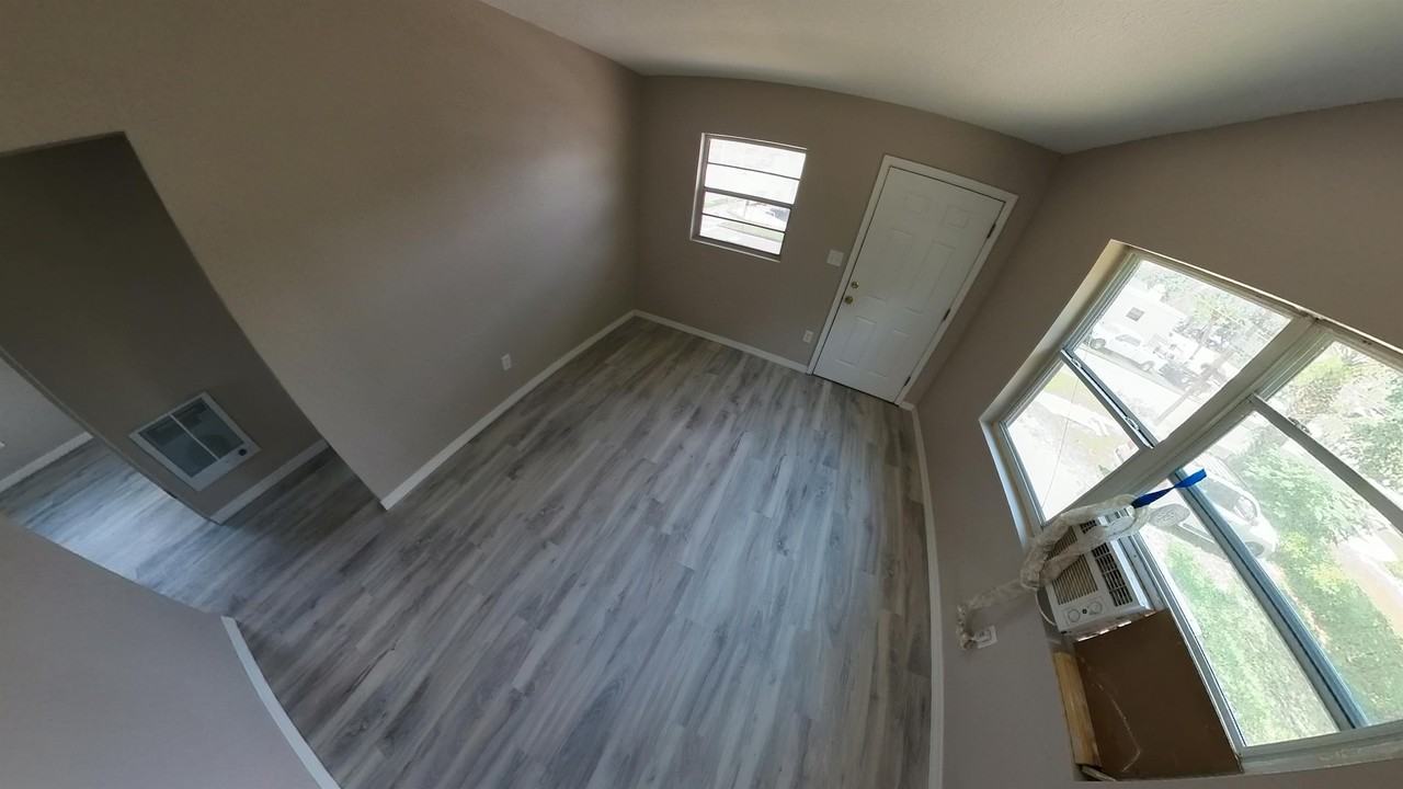 601 W Jackson St #601 - Photo 6 of 8
