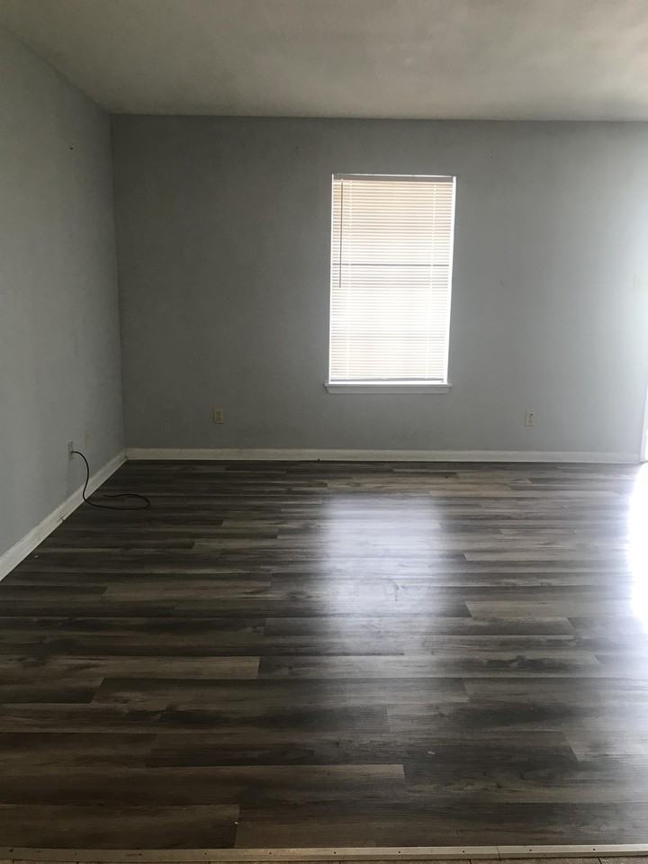 520 E Lagrange St #13 - Photo 3 of 19