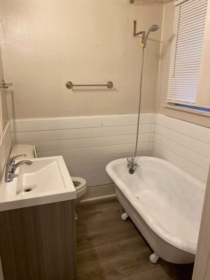 403 N Lynn St #1 - Photo 2 of 6