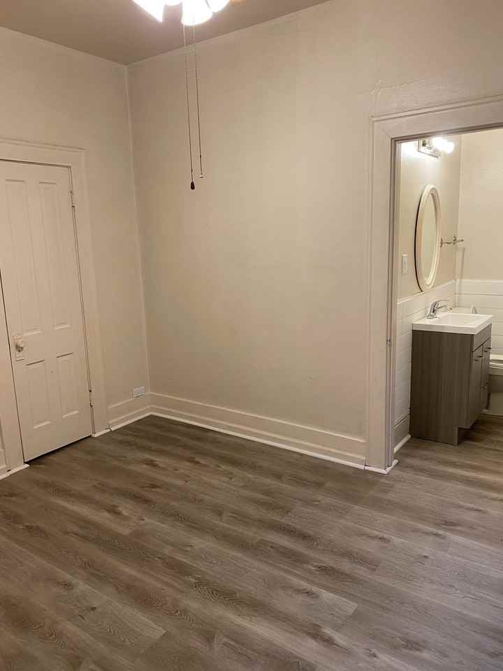 403 N Lynn St #1 - Photo 3 of 6