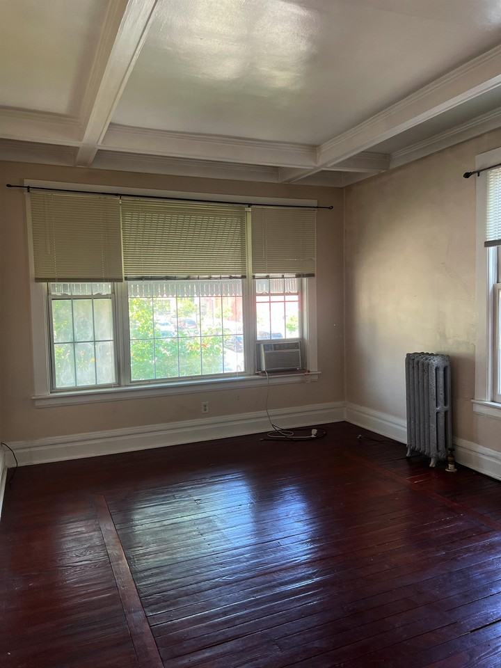 157 Michigan Ave #4 - Photo 4 of 17