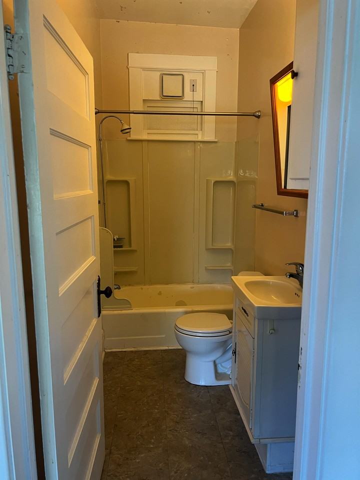 157 Michigan Ave #4 - Photo 6 of 17