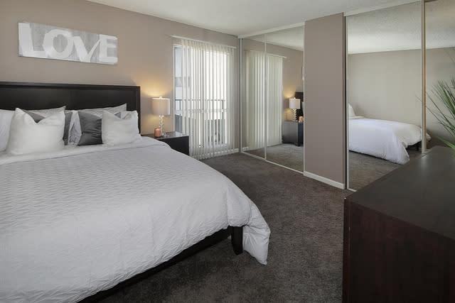 2130 W Crescent Ave - Photo 5 of 6