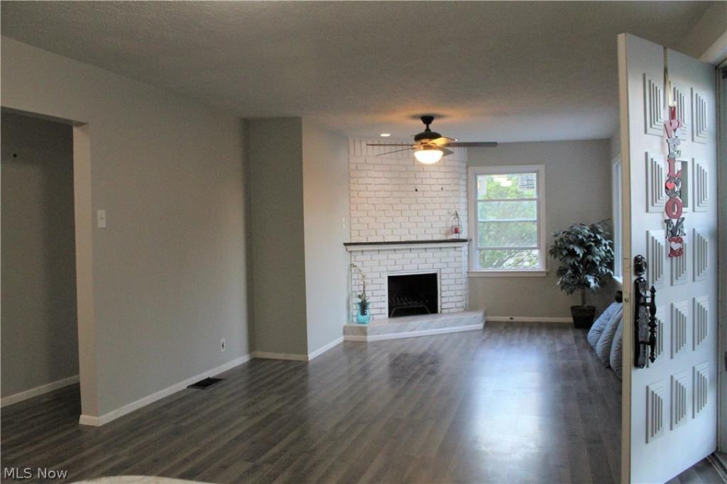 4134 Beckley Rd - Photo 4 of 8