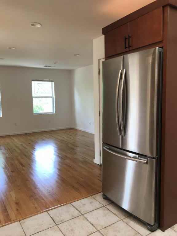 575 N Broadway #3 - Photo 6 of 16