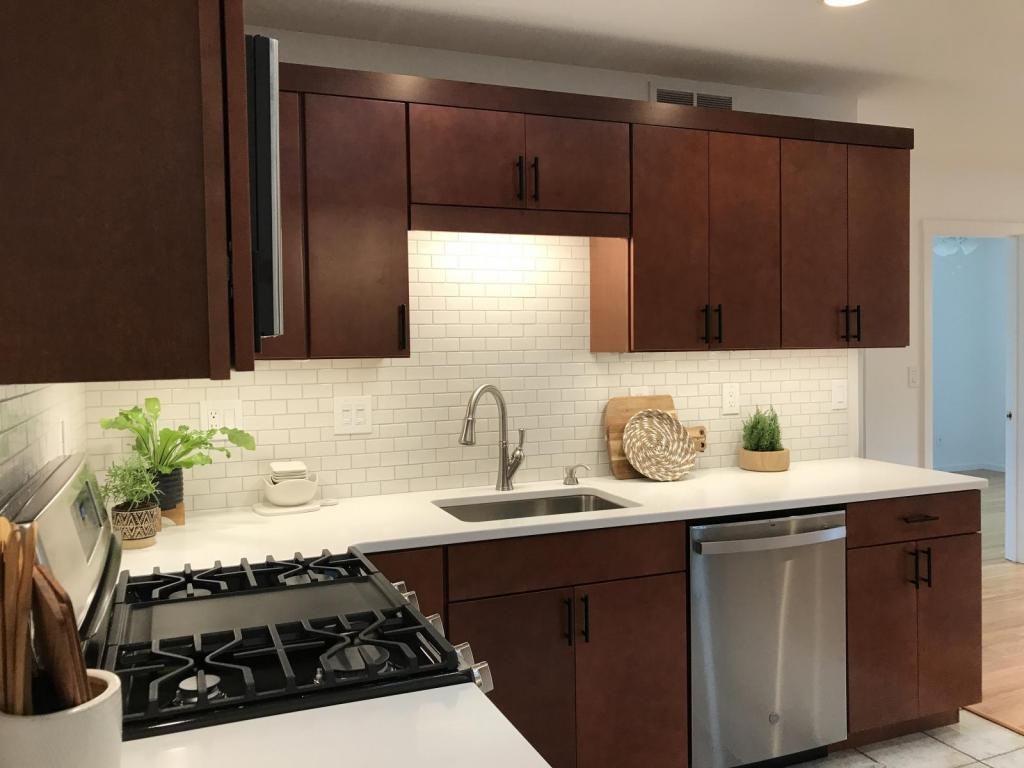 575 N Broadway #3 - Photo 7 of 16