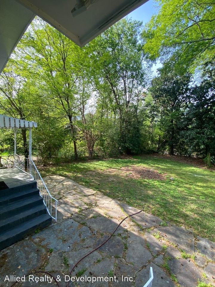 223 32nd Pl E - Photo 3 of 19