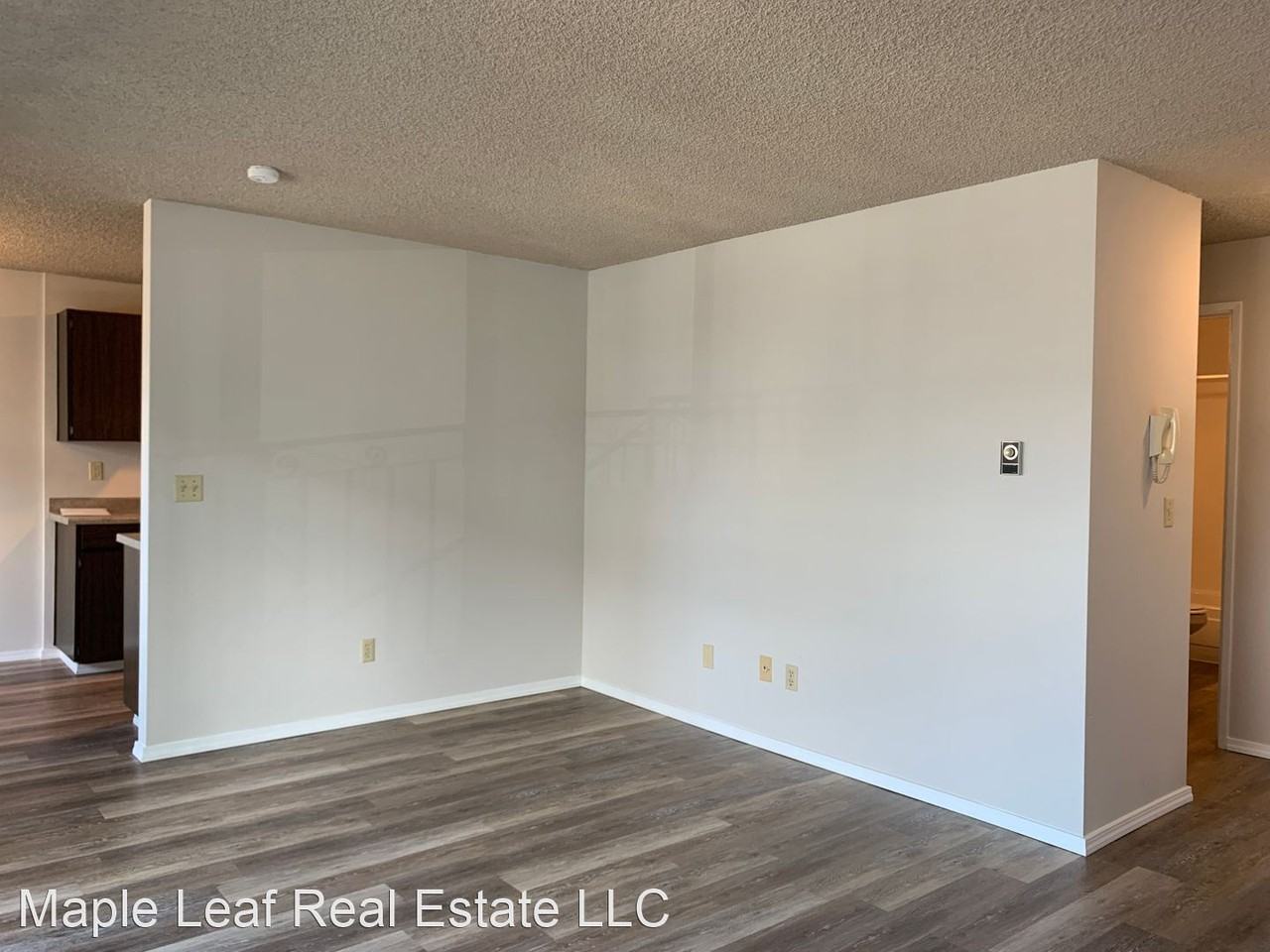 11255 Greenwood Ave N - Photo 2 of 13