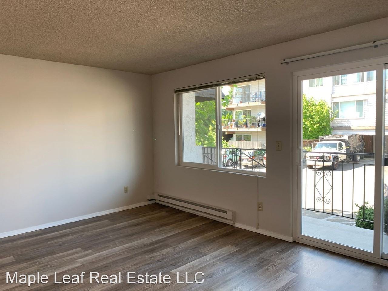 11255 Greenwood Ave N - Photo 3 of 13