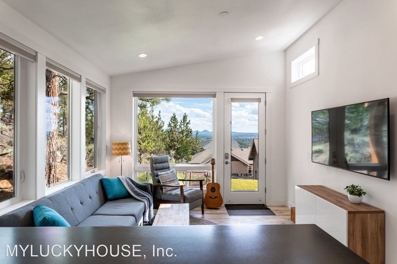 2041 Nw Glassow Dr - Photo 3 of 14