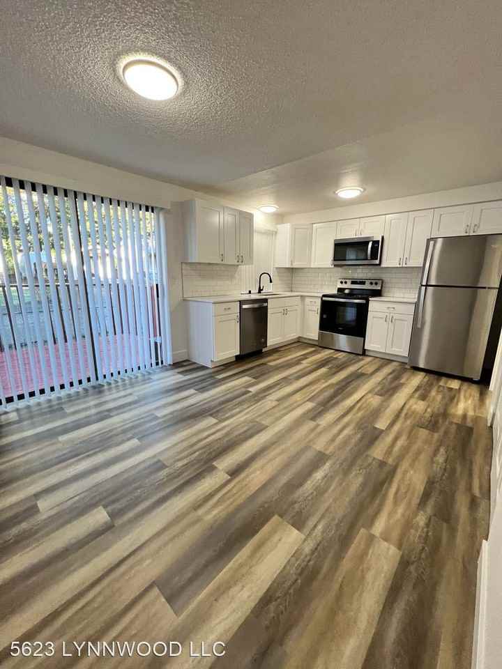 5623-5625 186th Place SW - Photo 2 of 24