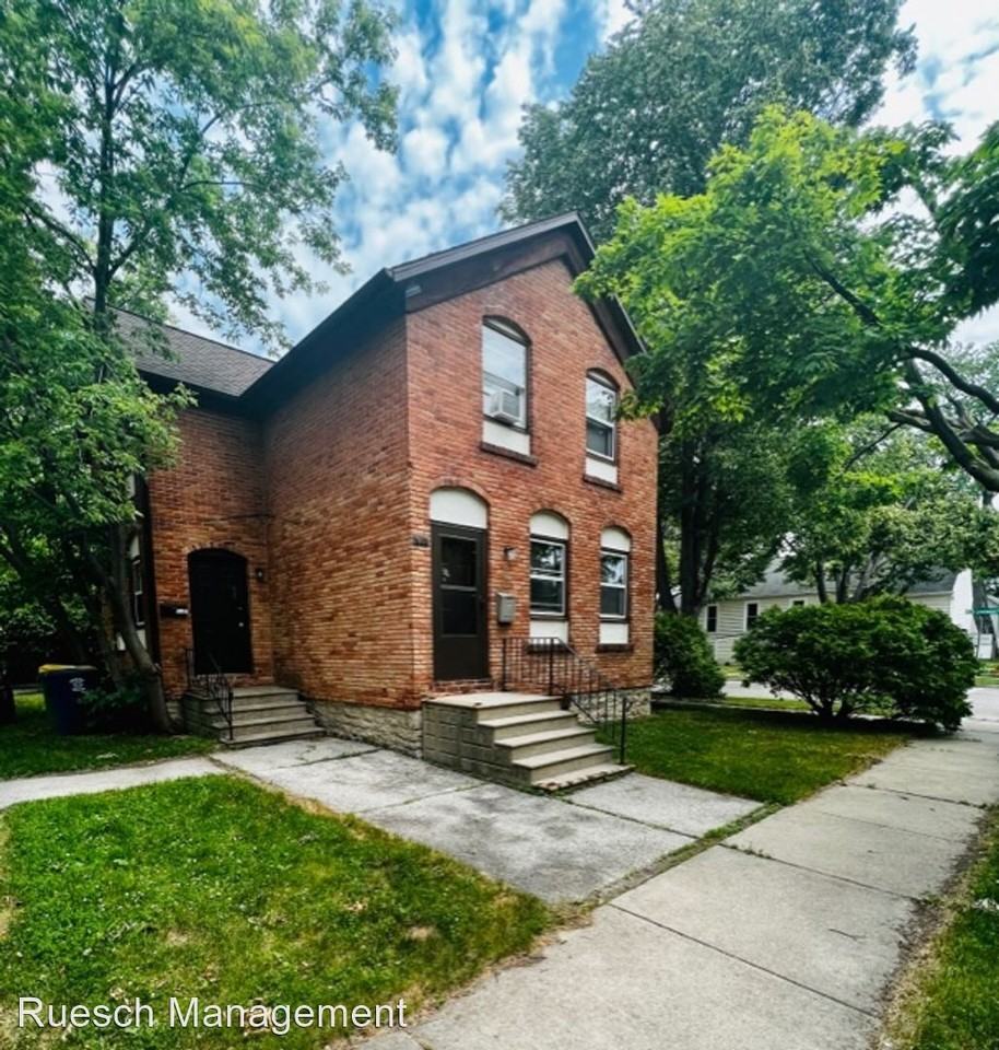 822 Third St - Photo 2 of 9