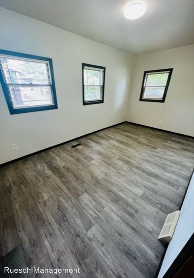 822 Third St - Photo 3 of 9