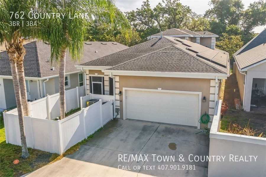 762 Country Ln - Photo 2 of 34