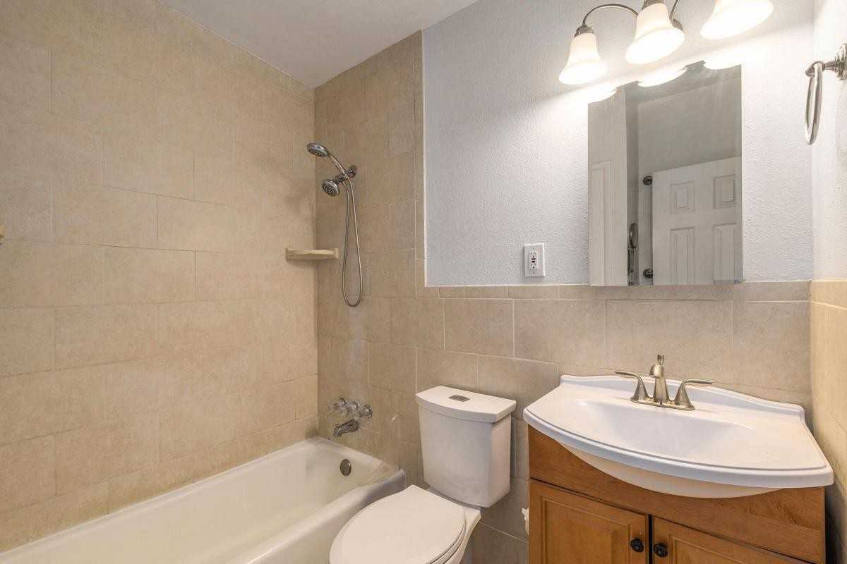 5915 Estes St #NA - Photo 3 of 10