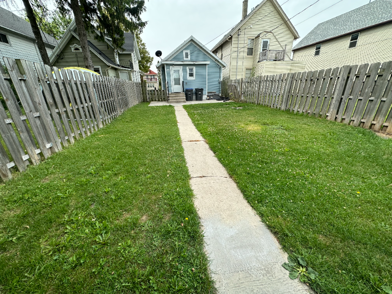 1218 Saint Clair Ave - Photo 2 of 17