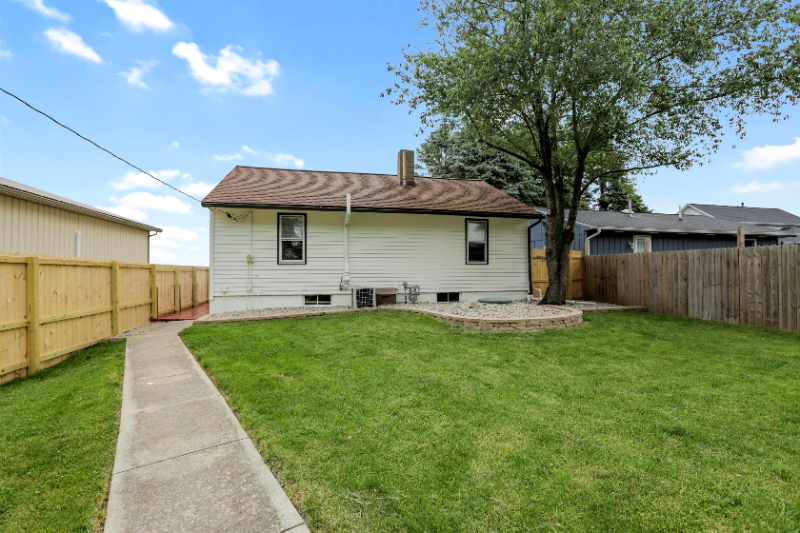 106 N Lincoln St - Photo 3 of 23