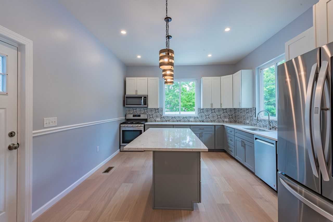 241 North Aiken Avenue - Photo 2 of 20