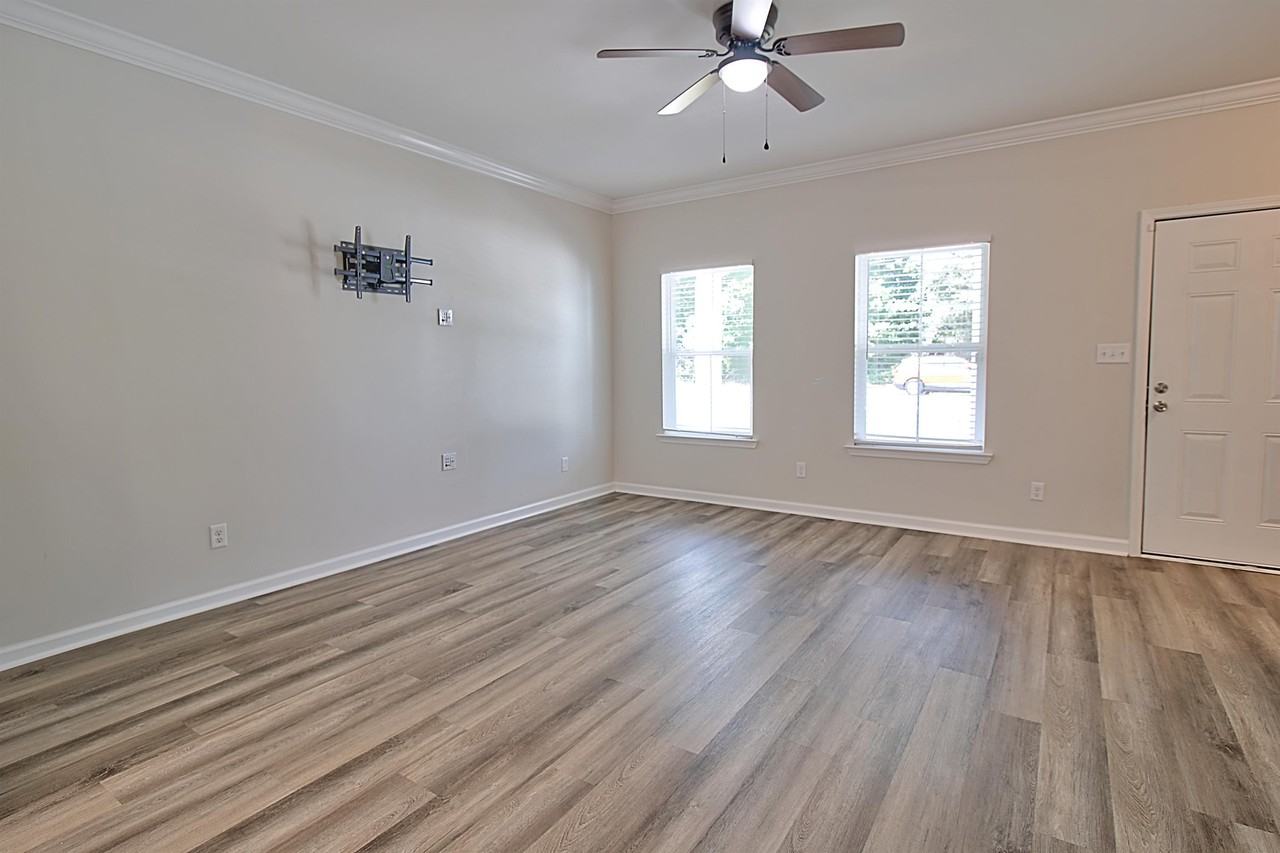 38 Griffin Rd #1 - Photo 3 of 31