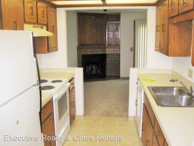 1312 68th Ln N - Photo 3 of 8