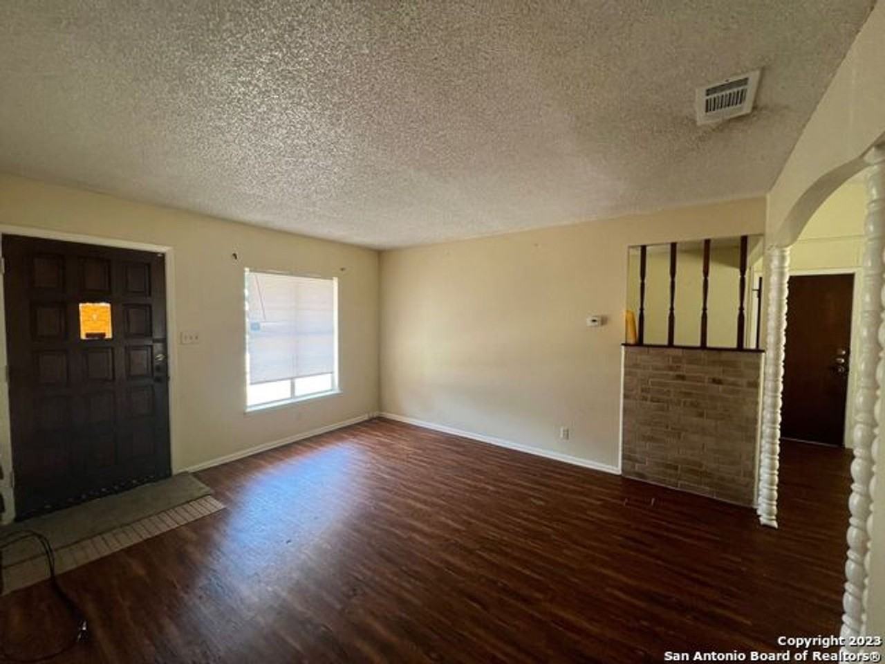 10834 Edgecrest Dr - Photo 2 of 15