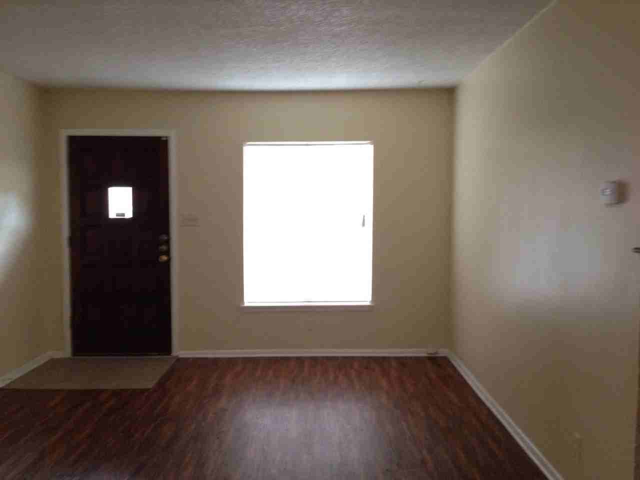 10834 Edgecrest Dr - Photo 3 of 15