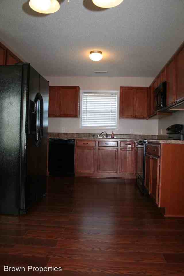 109 Pebble Grove Dr - Photo 2 of 13