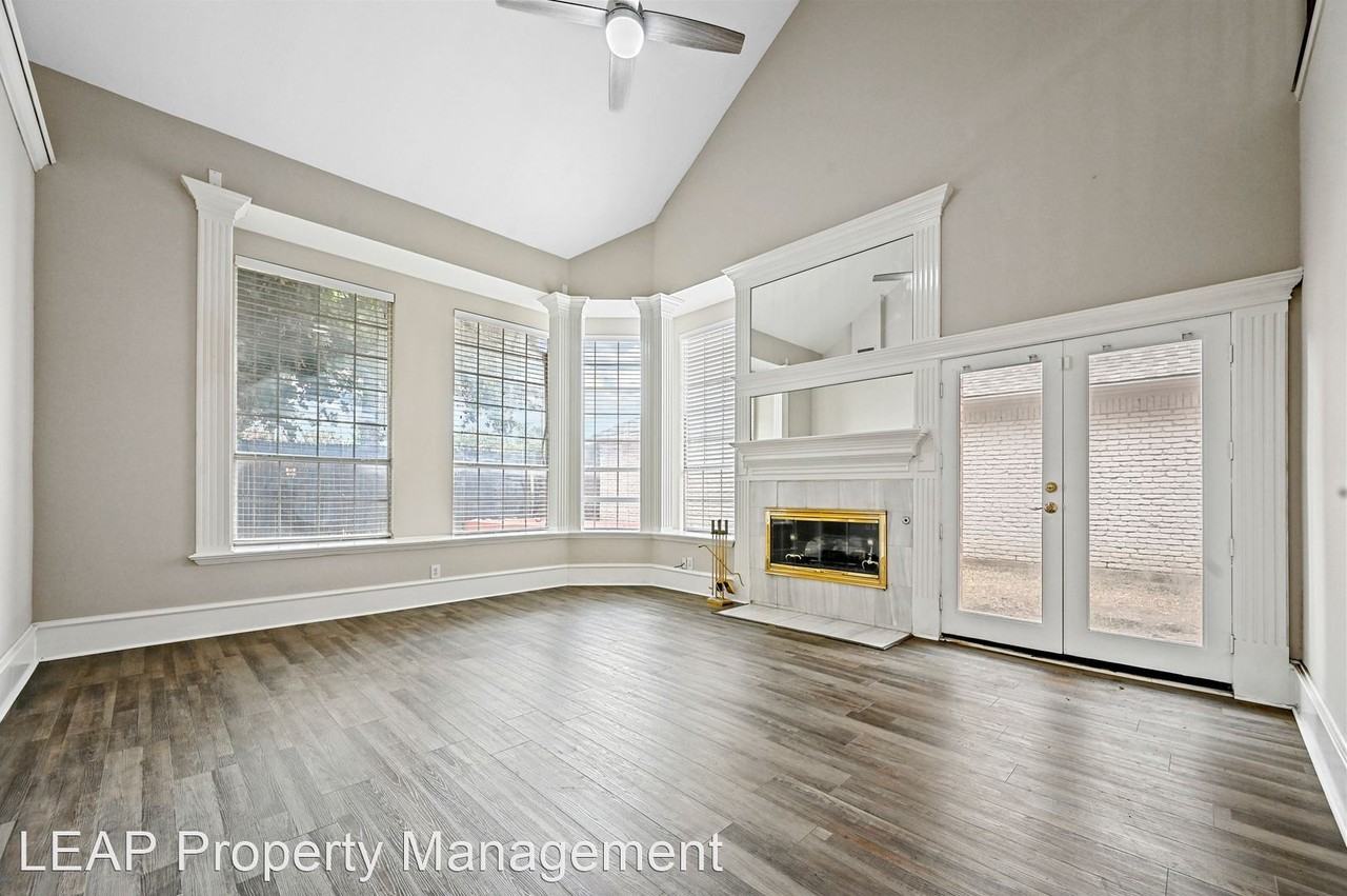 1420 Carver Ln - Photo 3 of 20