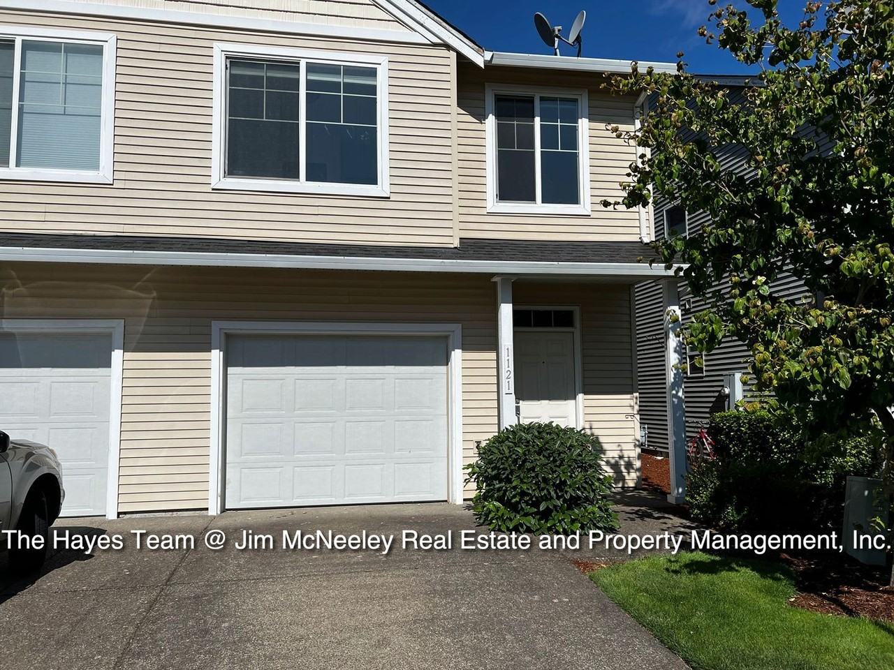 1121 N Spruce Ct - Photo 2 of 26