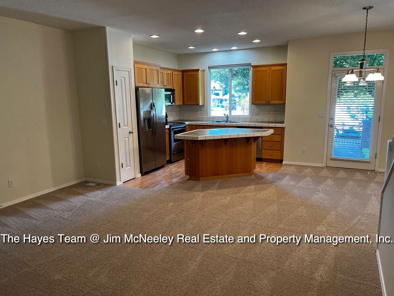 1121 N Spruce Ct - Photo 3 of 26