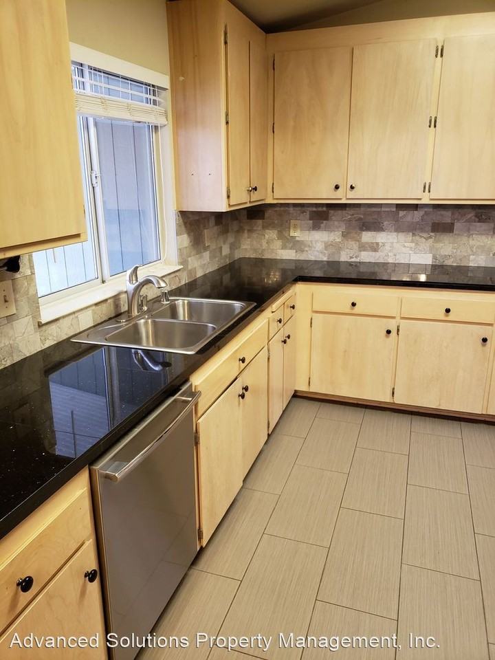 912 Partridge Dr - Photo 3 of 16