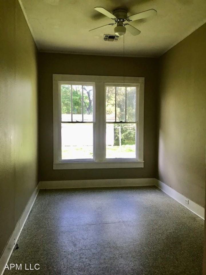 110 Powell St - Photo 3 of 8