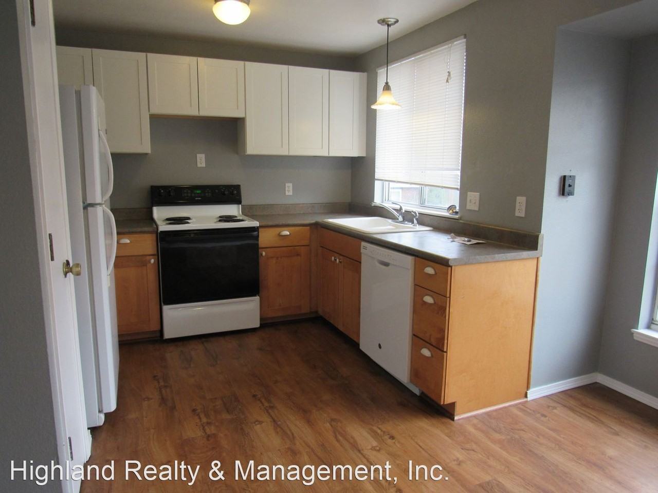 306 Mulberry Cir - Photo 2 of 19