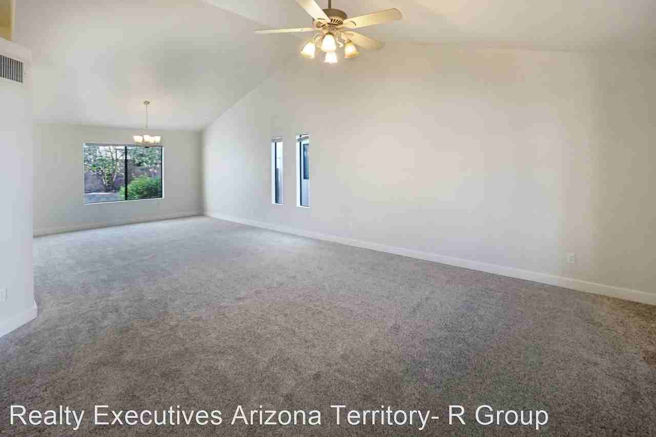 10188 E Kensington Dr - Photo 3 of 15