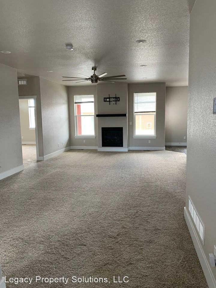 1333 Alyssa Way - Photo 2 of 28