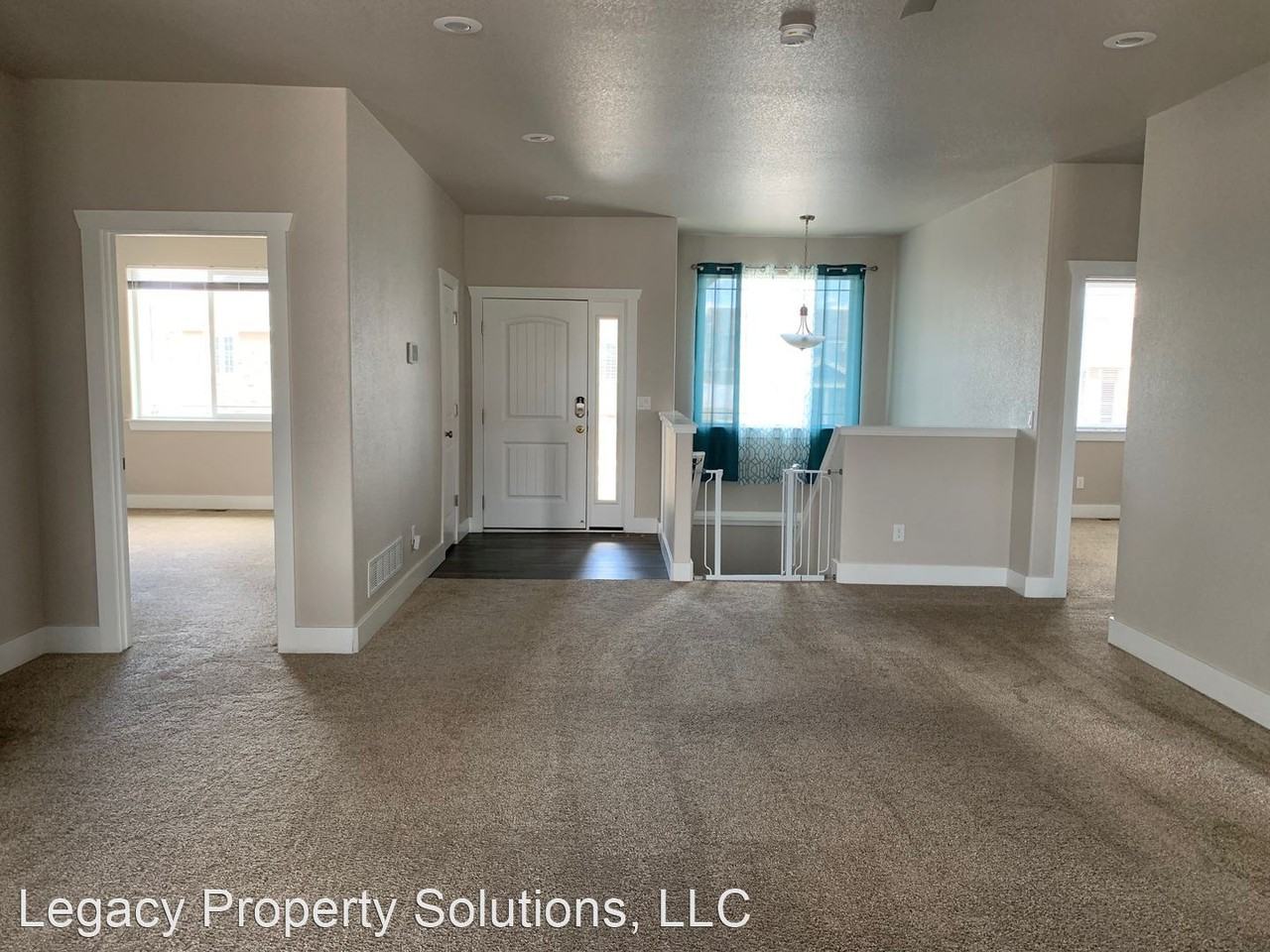 1333 Alyssa Way - Photo 3 of 28