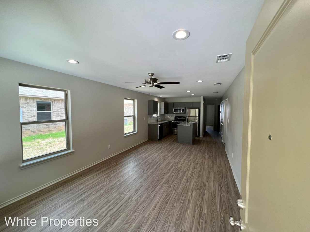 111 Jasmine Ln - Photo 2 of 15