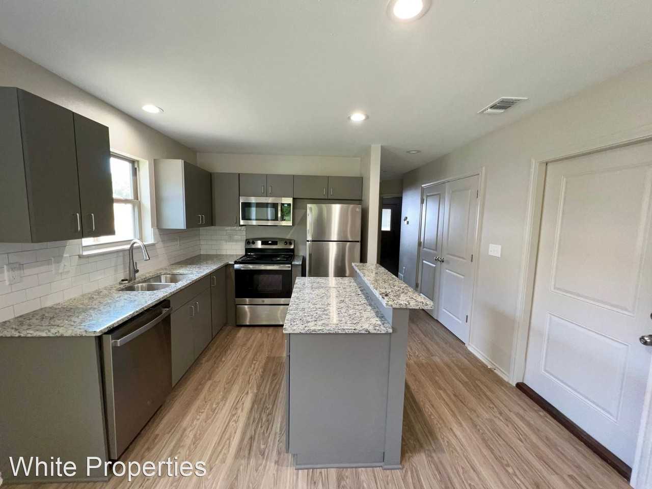 111 Jasmine Ln - Photo 3 of 15