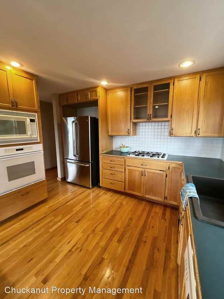 316 17th St - Photo 3 of 50