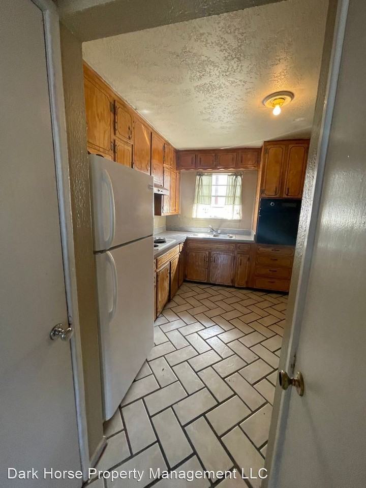 700 South McGee Street - Photo 2 of 6