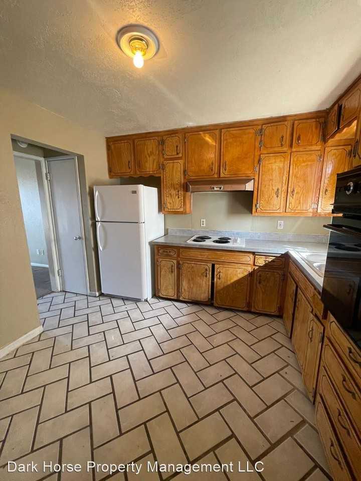 700 South McGee Street - Photo 3 of 6