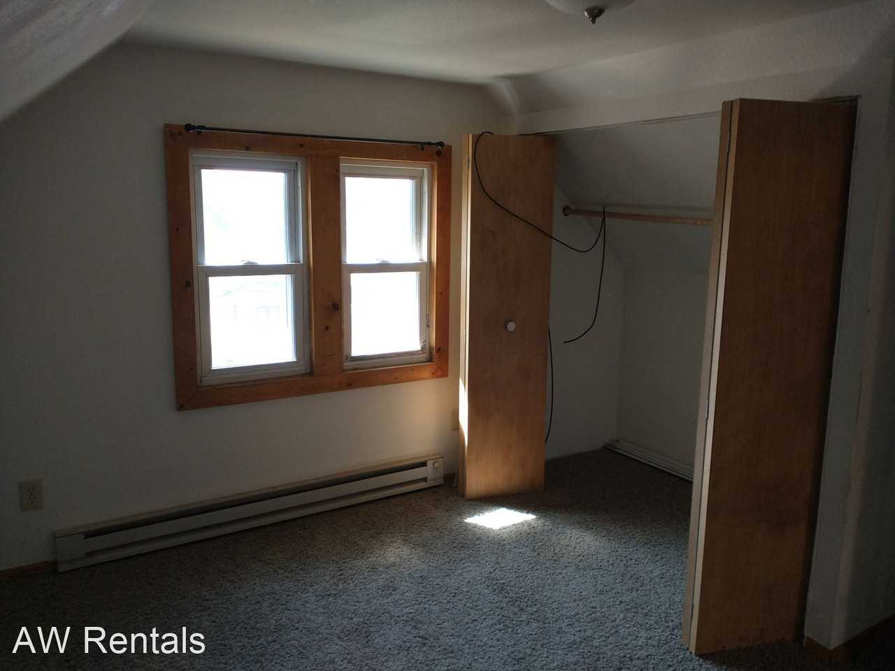 310 S 8th St - Photo 3 of 8