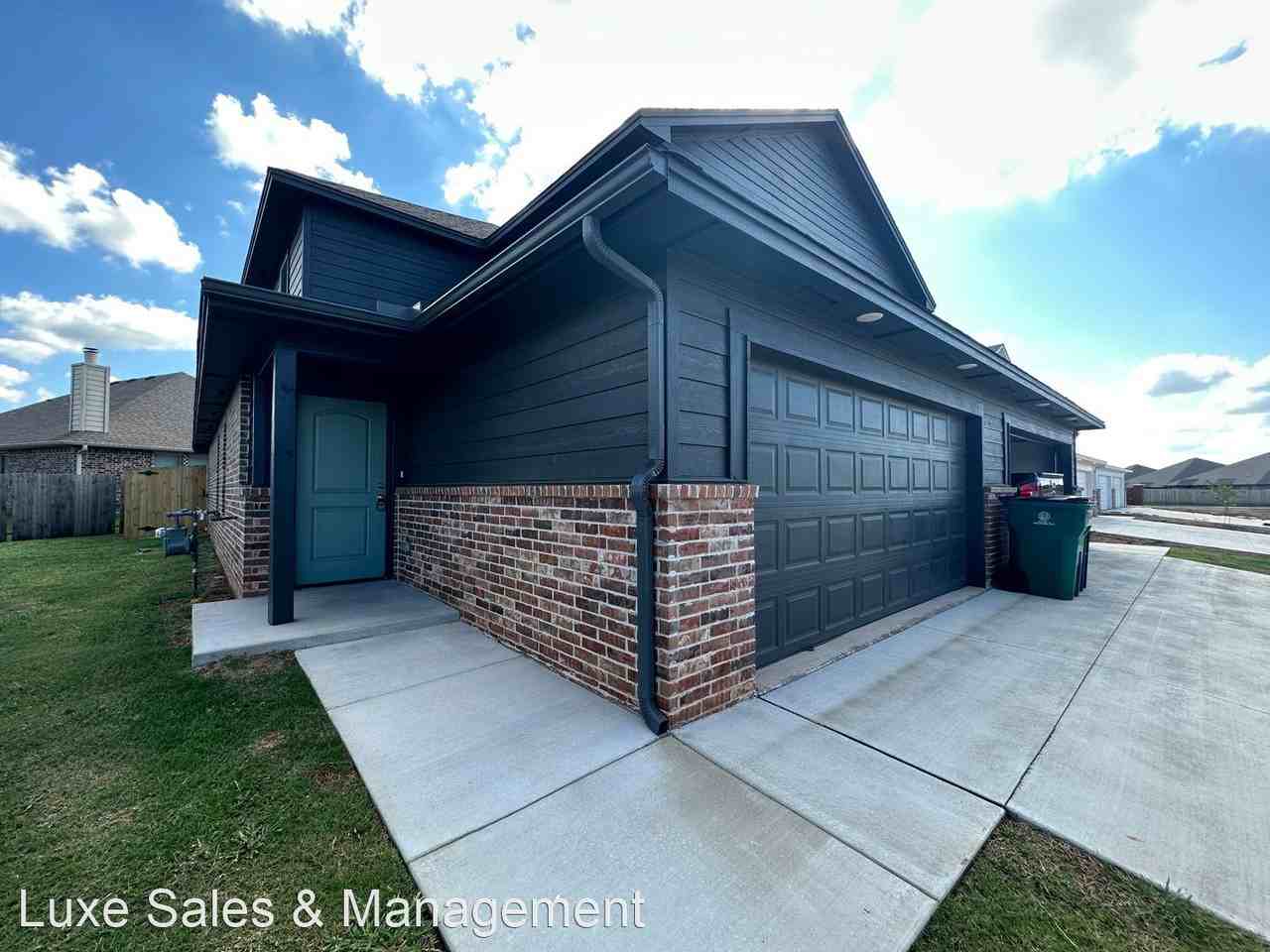 10813 Nw 119th Pl - Photo 3 of 38