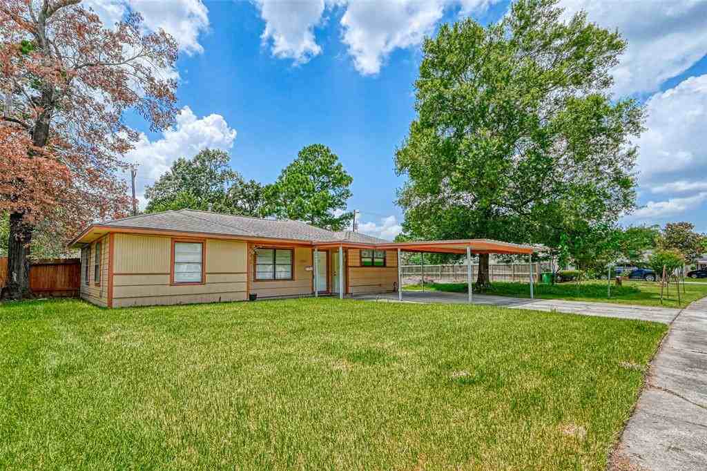 3530 Burgundy Ln - Photo 2 of 20