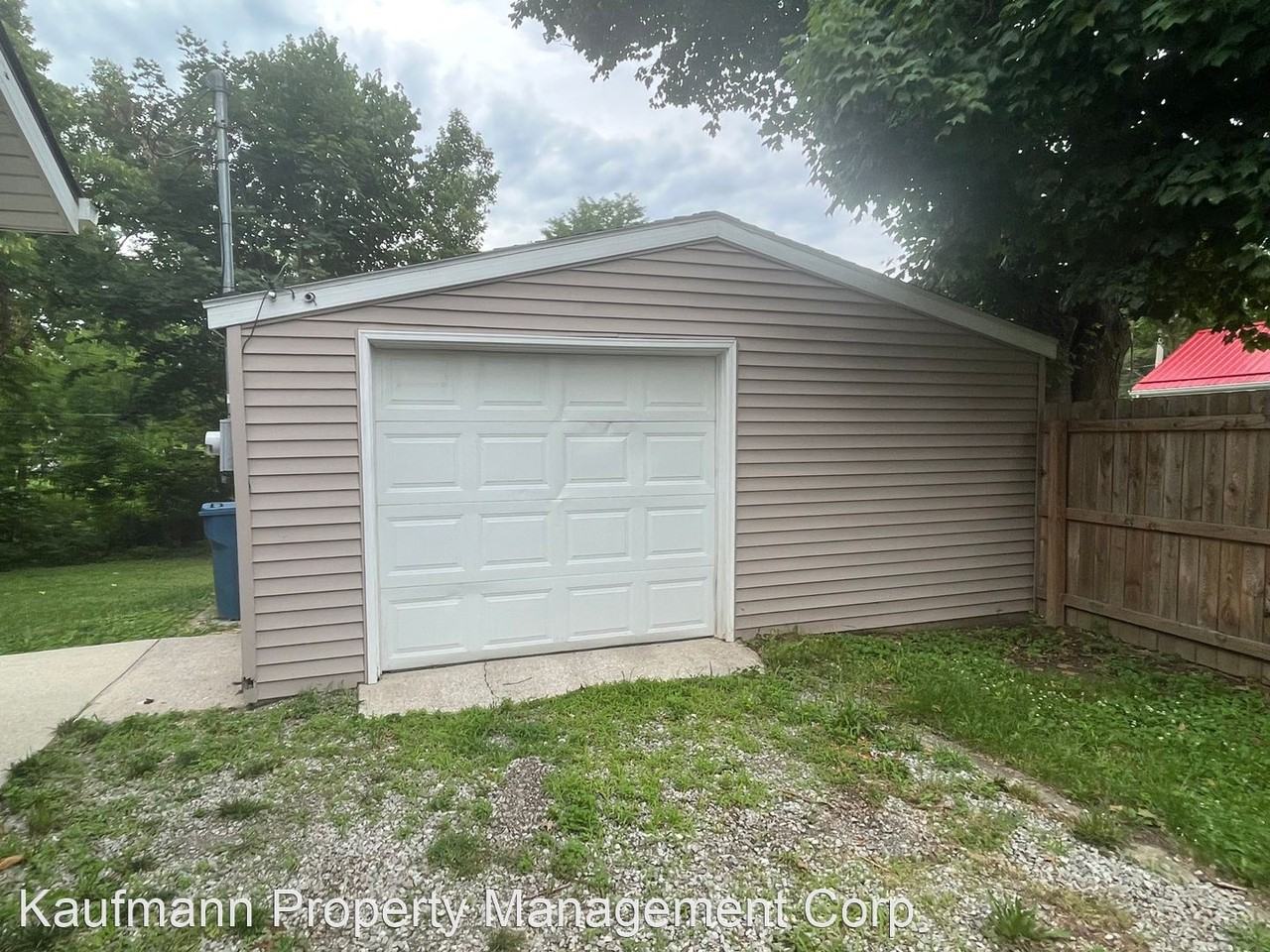 828 Courtney Dr - Photo 3 of 13