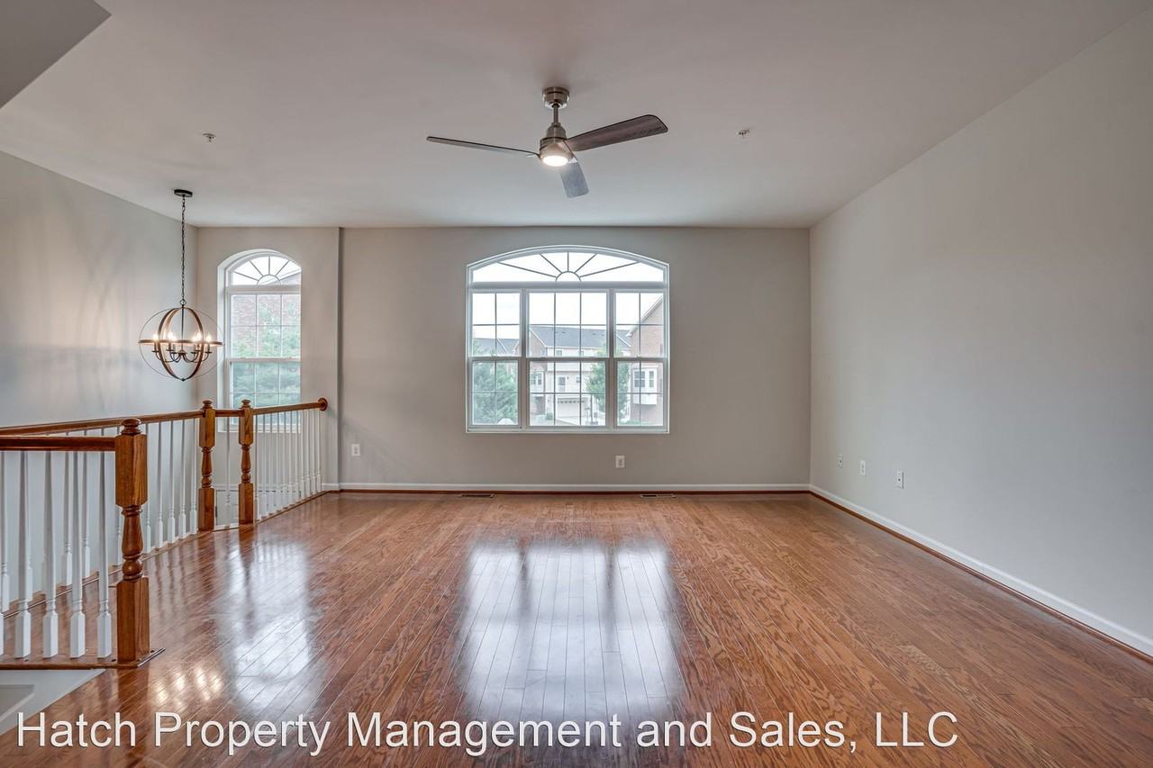 2895 Sedgemore Pl - Photo 2 of 38