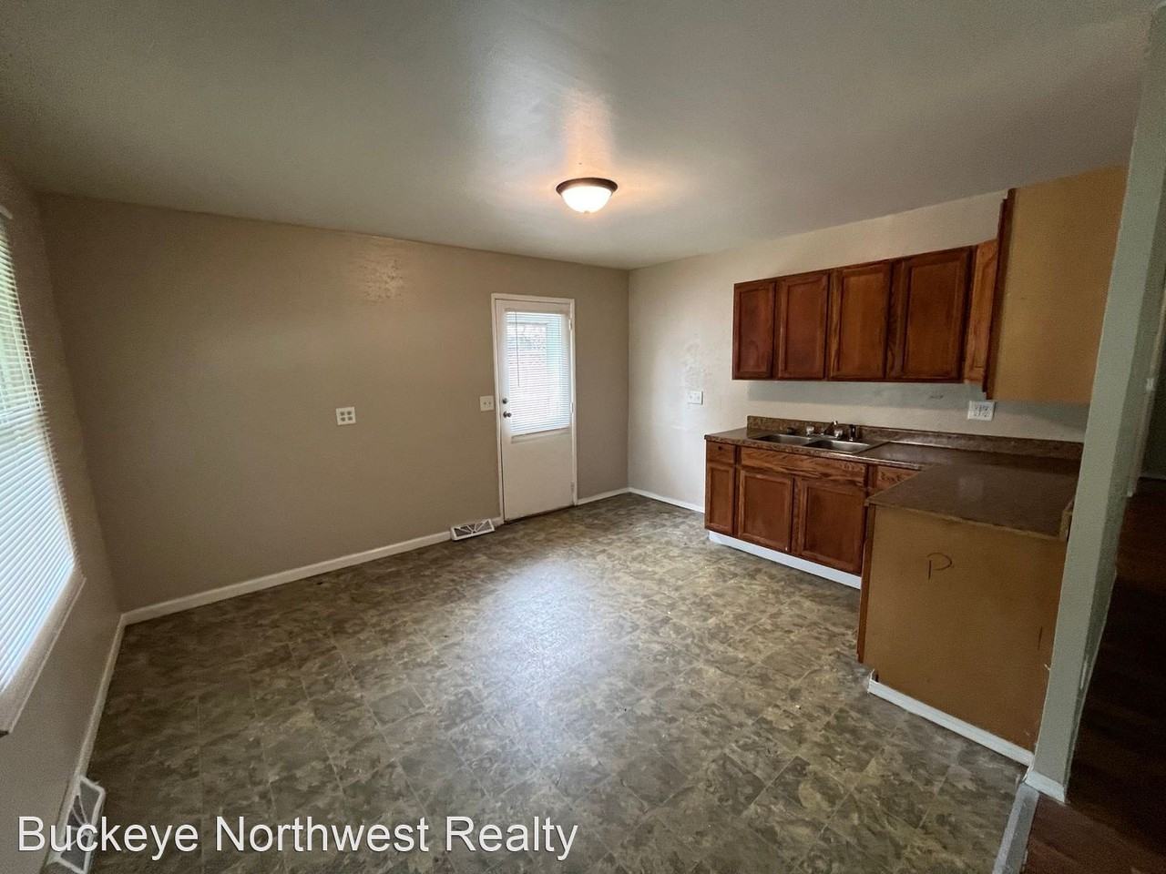 466 N Wheeling St - Photo 3 of 6