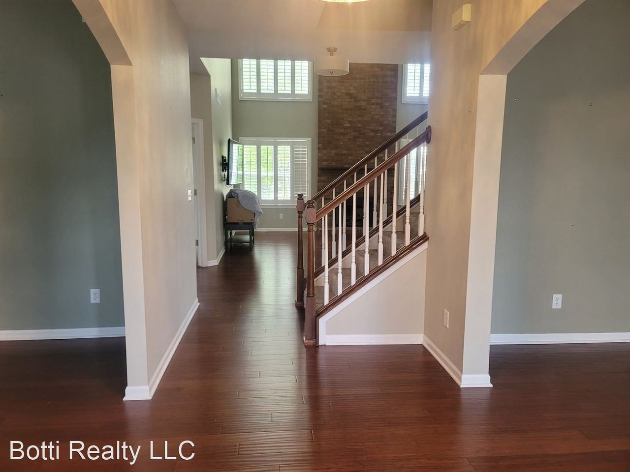 12430 Kings Point Dr - Photo 3 of 24